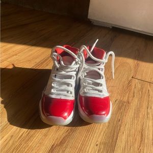 JORDAN 11 Retro Cherry (2022) (GS) Size Youth 4